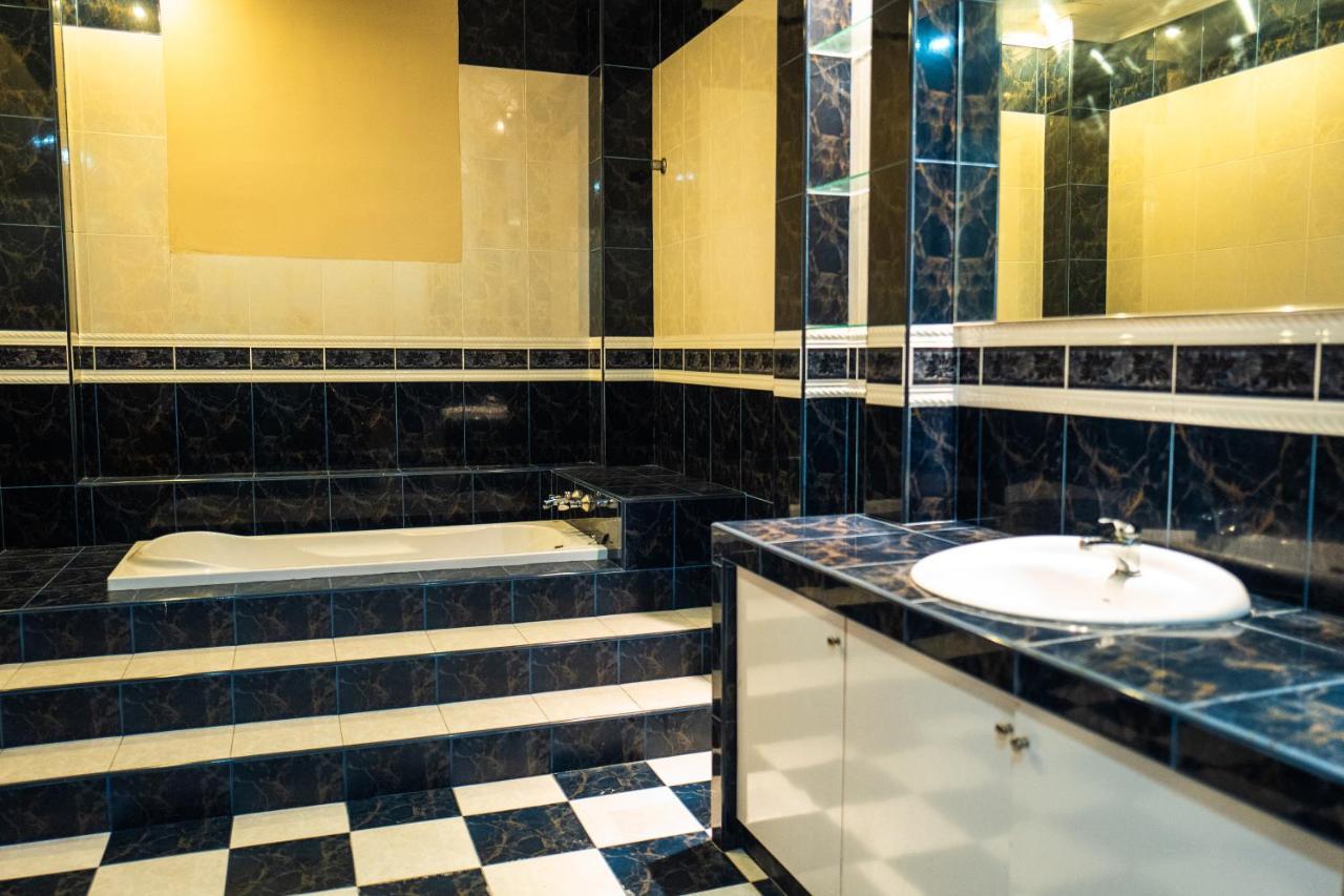 Mk Homestay Wakaf Che Yeh With Bathtub - Max 14 Pax Кота-Бару Экстерьер фото