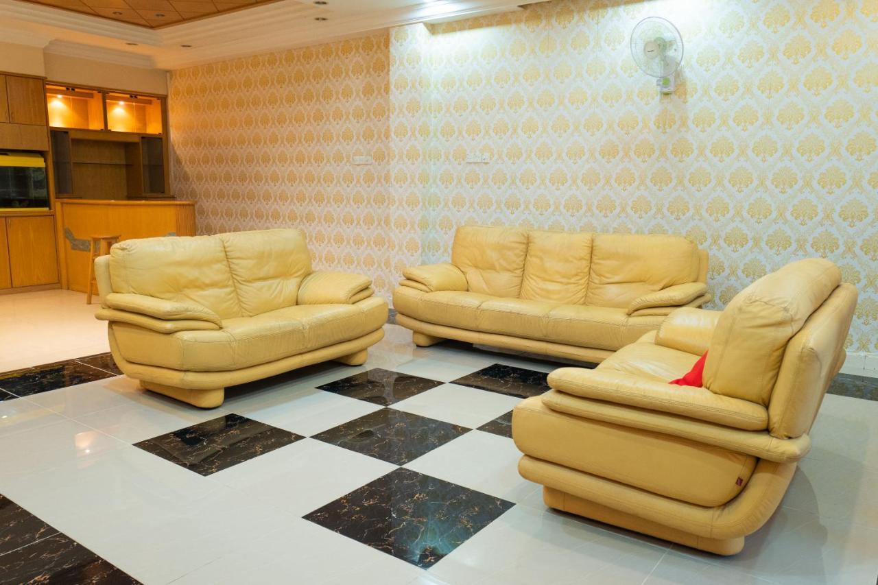 Mk Homestay Wakaf Che Yeh With Bathtub - Max 14 Pax Кота-Бару Экстерьер фото