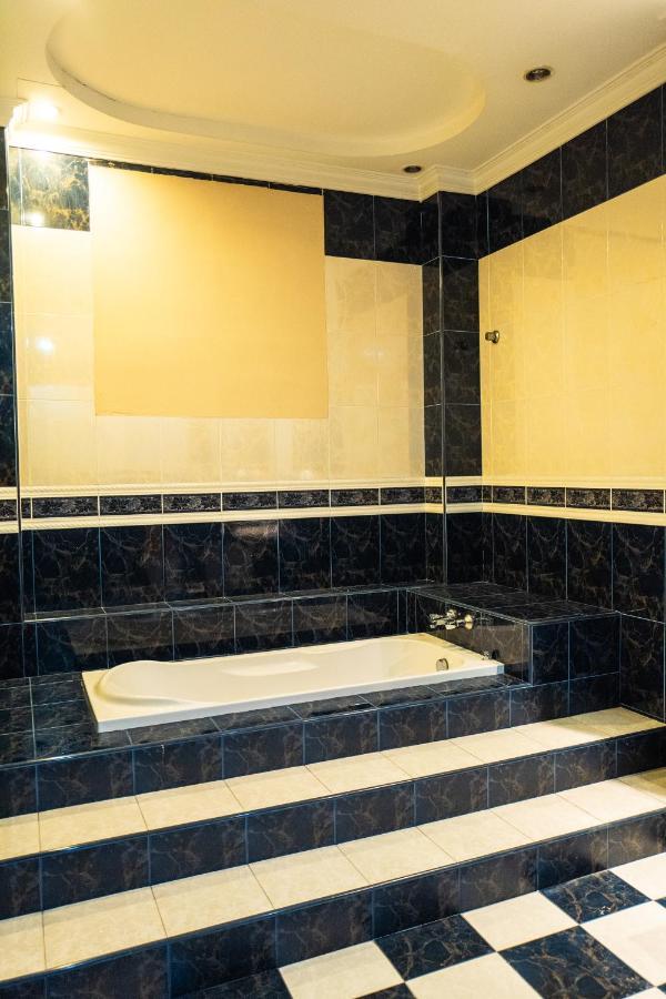 Mk Homestay Wakaf Che Yeh With Bathtub - Max 14 Pax Кота-Бару Экстерьер фото