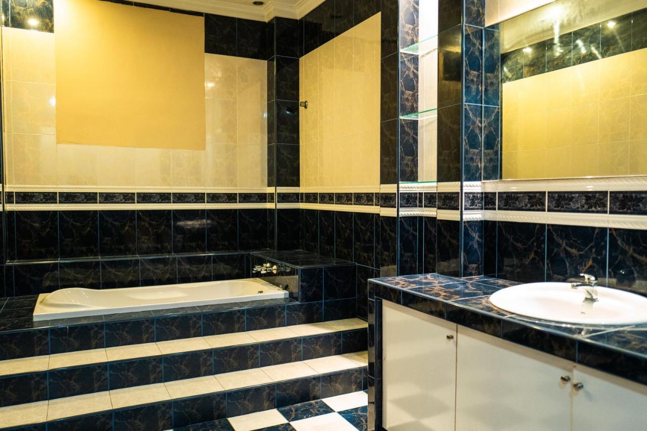 Mk Homestay Wakaf Che Yeh With Bathtub - Max 14 Pax Кота-Бару Экстерьер фото