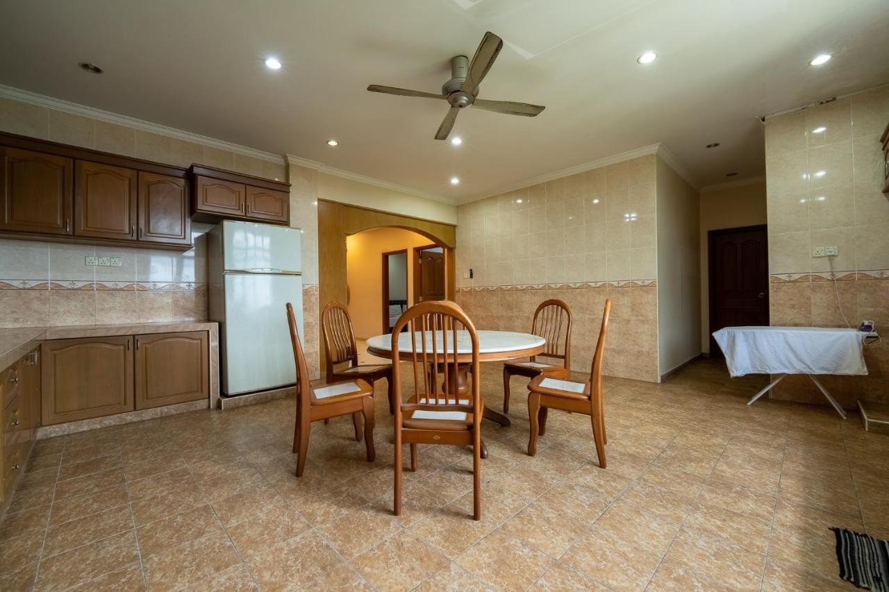 Mk Homestay Wakaf Che Yeh With Bathtub - Max 14 Pax Кота-Бару Экстерьер фото